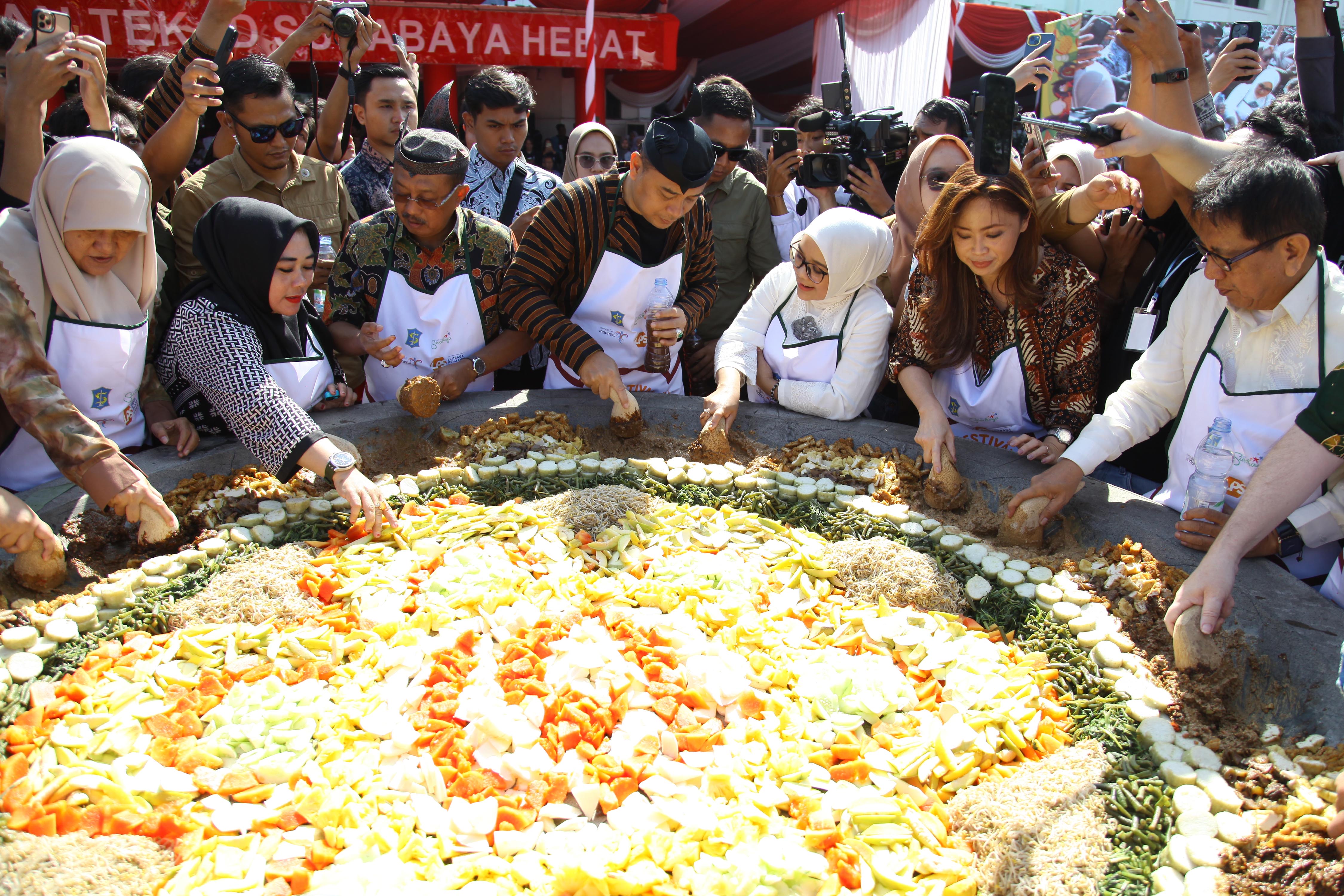 Festival Rujak Uleg menjadi salah satu dari dua event Pemkot Surabaya yang masuk Karisma Event Nusantara (KEN) 2026.