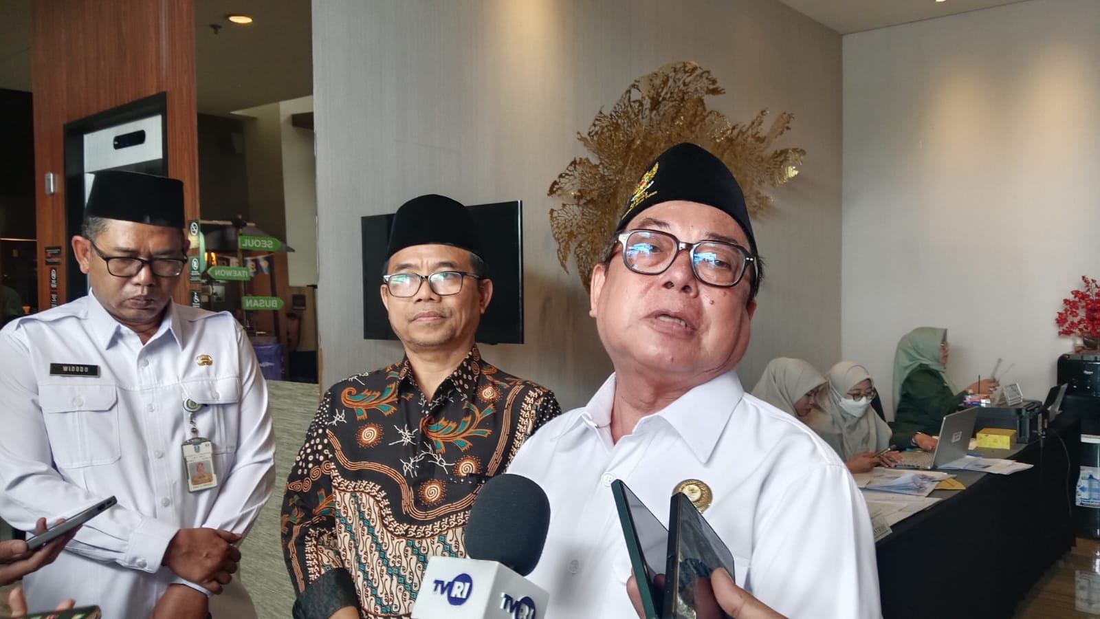 UPAYA: Ketua Baznas Jatim KH Ali Maschan targetkan zakat pada Ramadan nanti bisa mencapai Rp 7 miliar.(IST/RADAR SURABAYA)