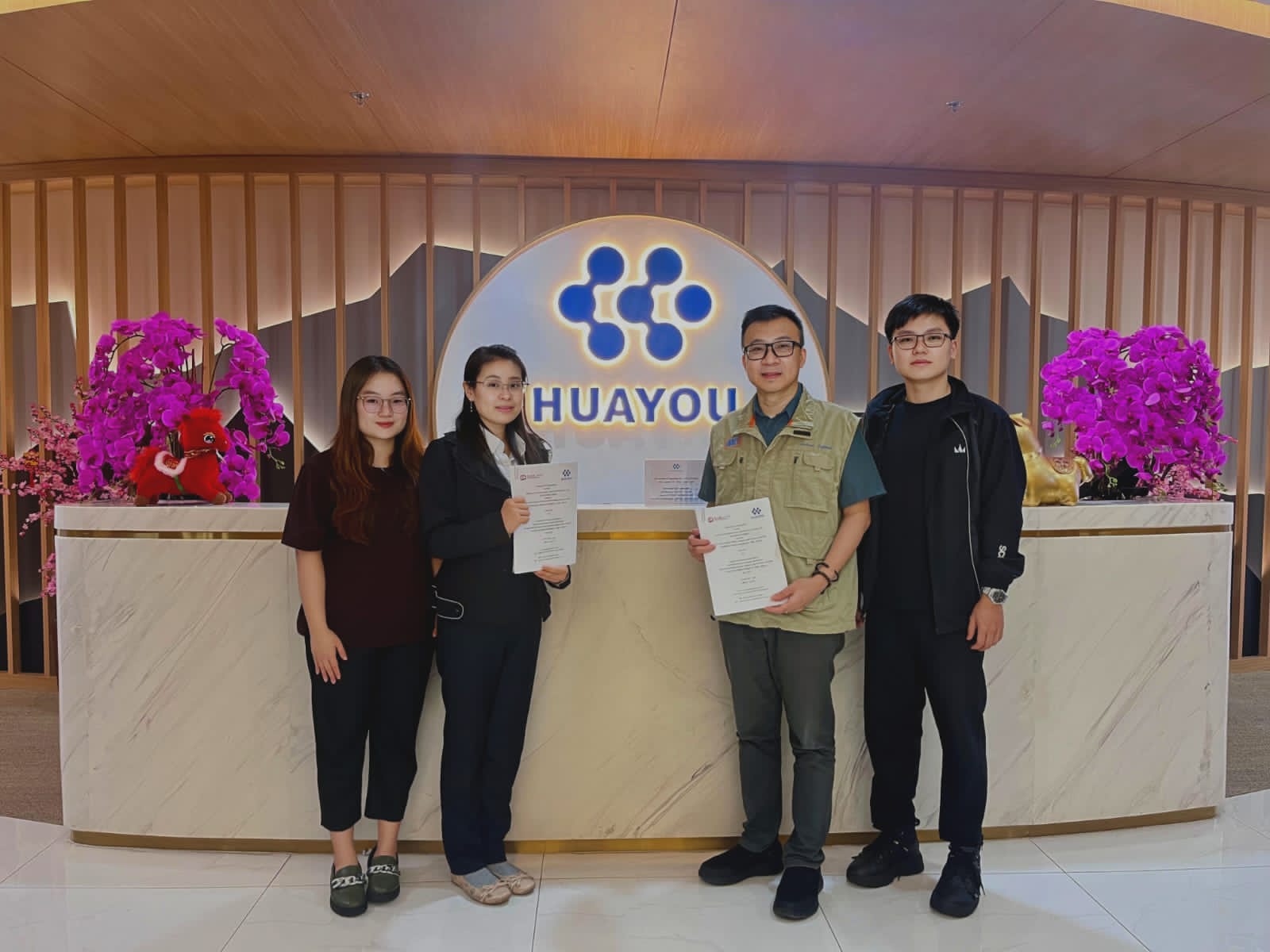 Penandatanganan Nota Kesepahaman (MoU) strategis antara SIIBT Mandarin dan Huayou di Jakarta. (IST)