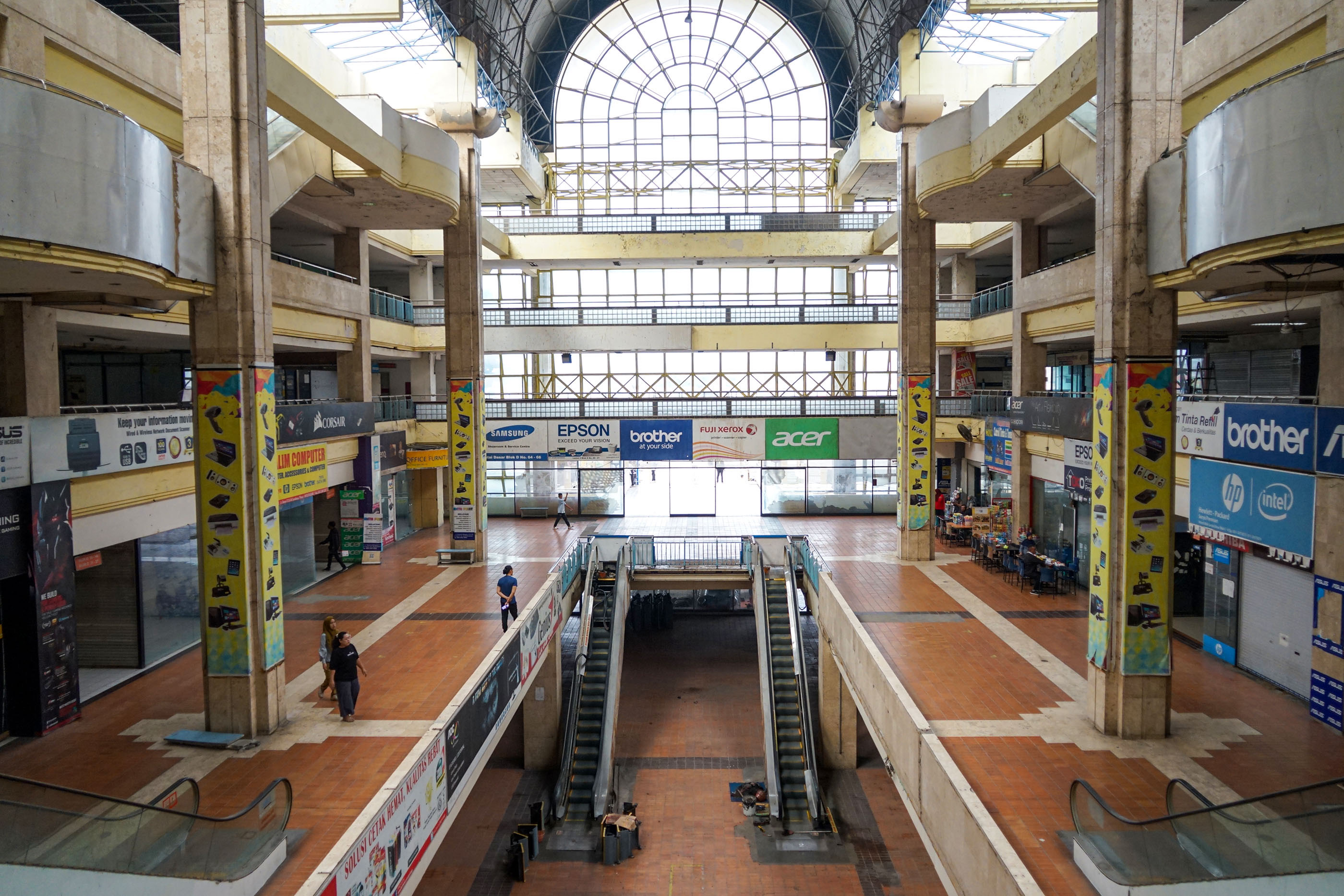 Gedung eks Hi-Tech Mal di kawasan THR bakal disulap menjadi ruang kreatif dan arena olahraga.
