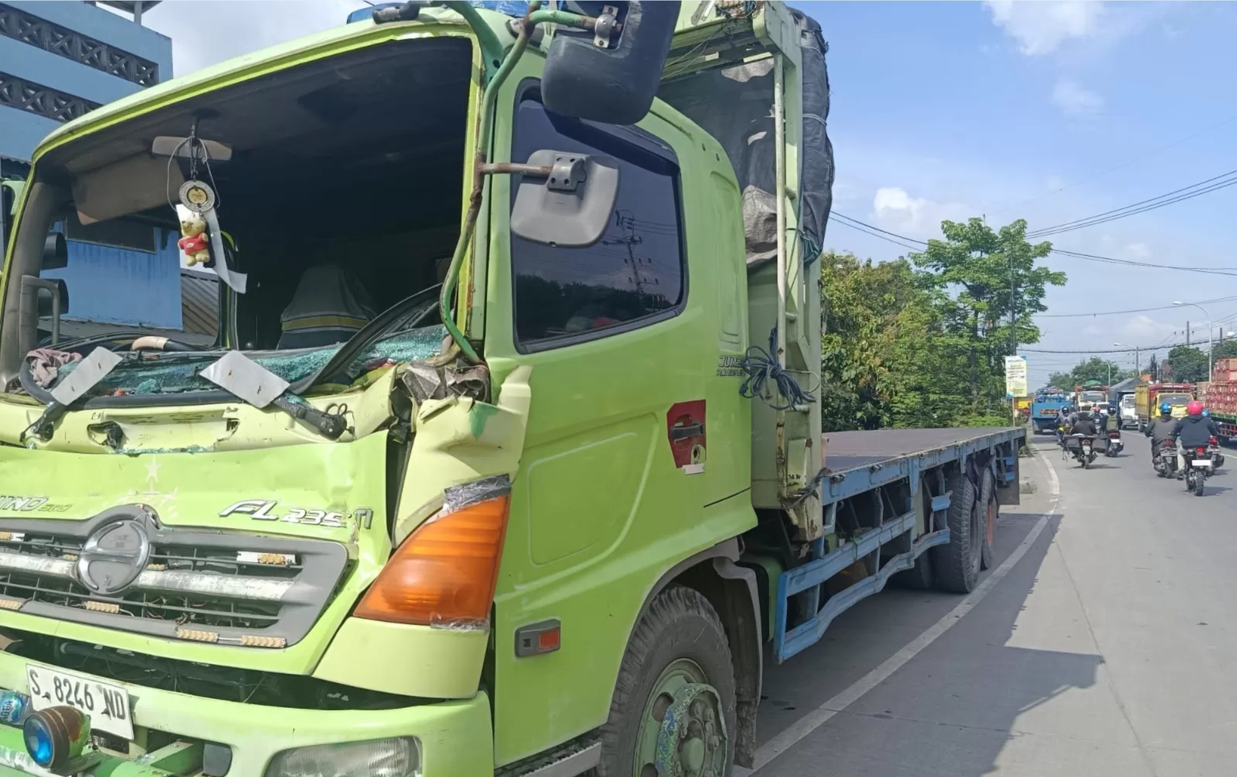 Kondisi truk tronton yang mengalami rem blong usai menghantam tiga kendaraan.