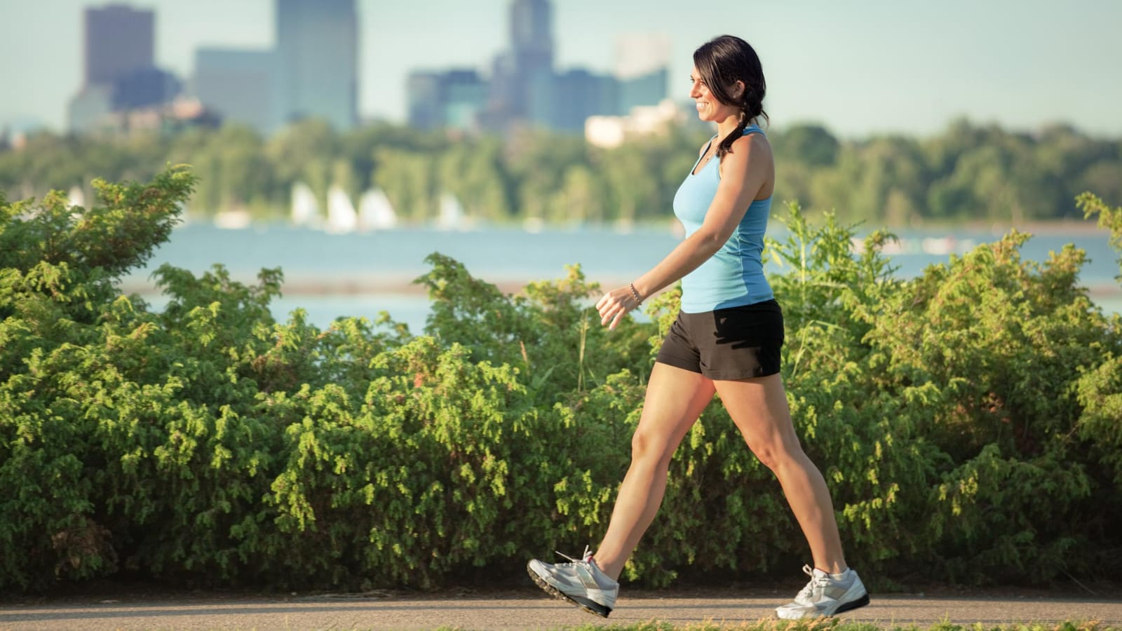 Mindful Walking: Cara sederhana menenangkan pikiran lewat praktik berjalan.