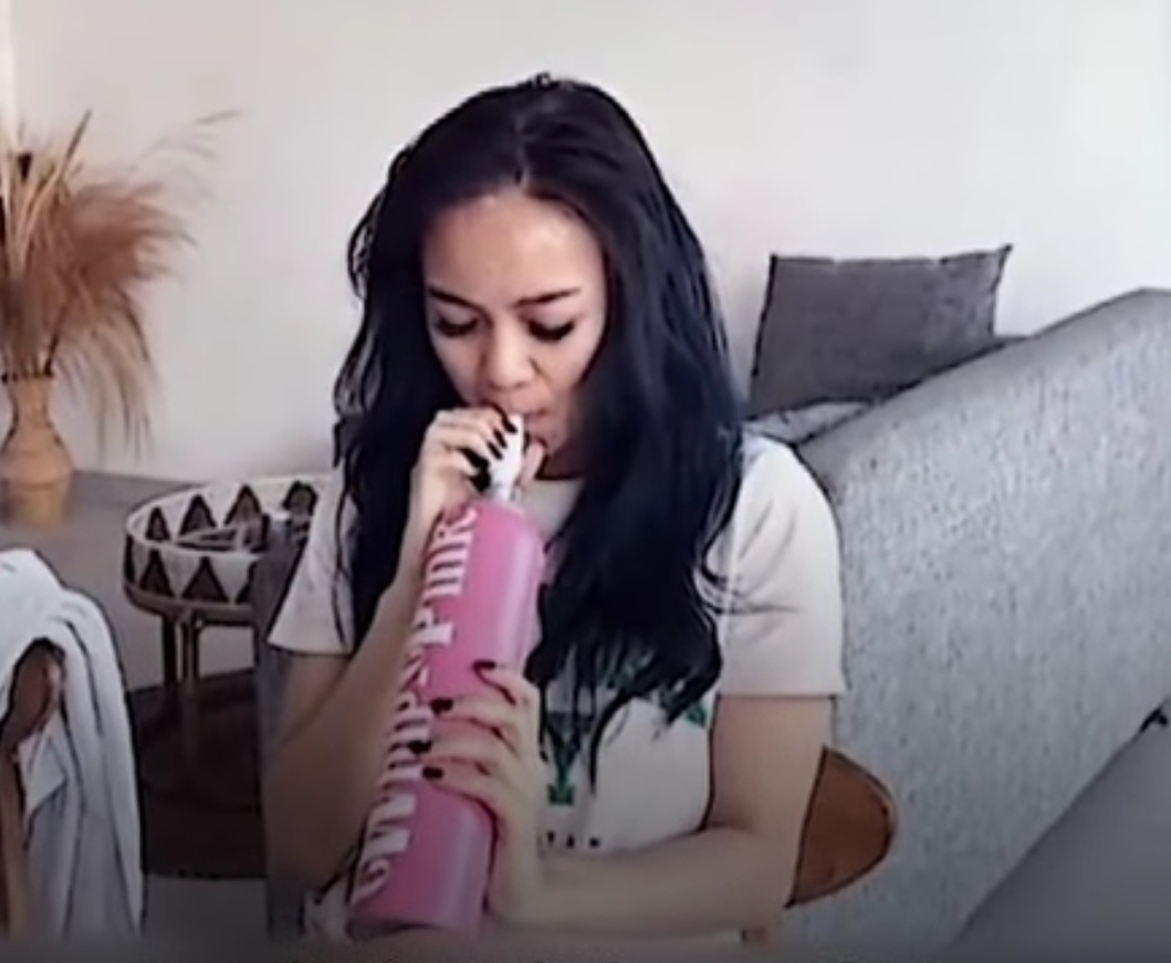 Selebgram Makassar viral setelah diduga menghirup gas Whip Pink.