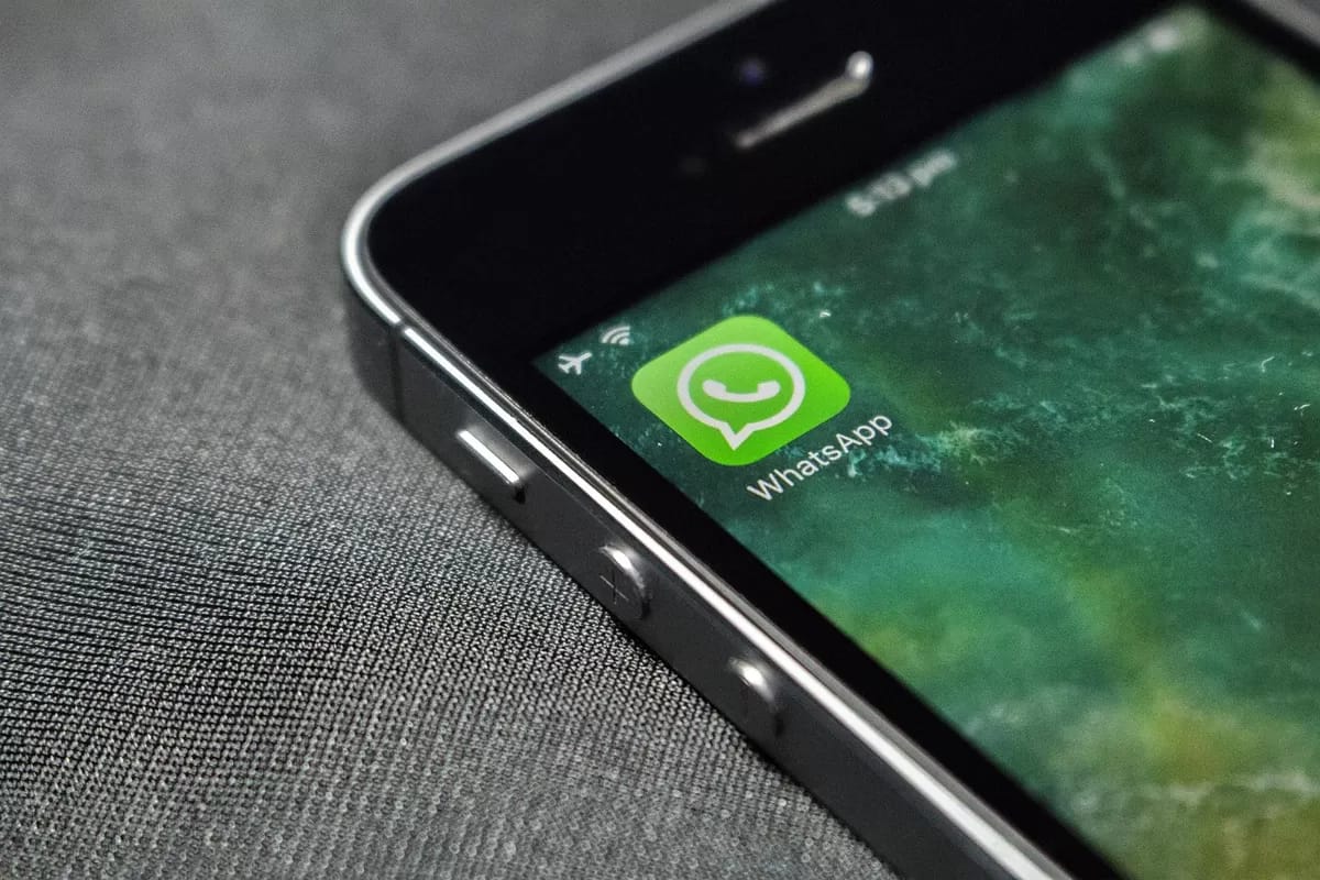 Update: WhatsApp mengembangkan Daftar Kustom untuk Status, perlindungan akun berisiko tinggi, serta pembaruan fitur obrolan grup di awal 2026.
