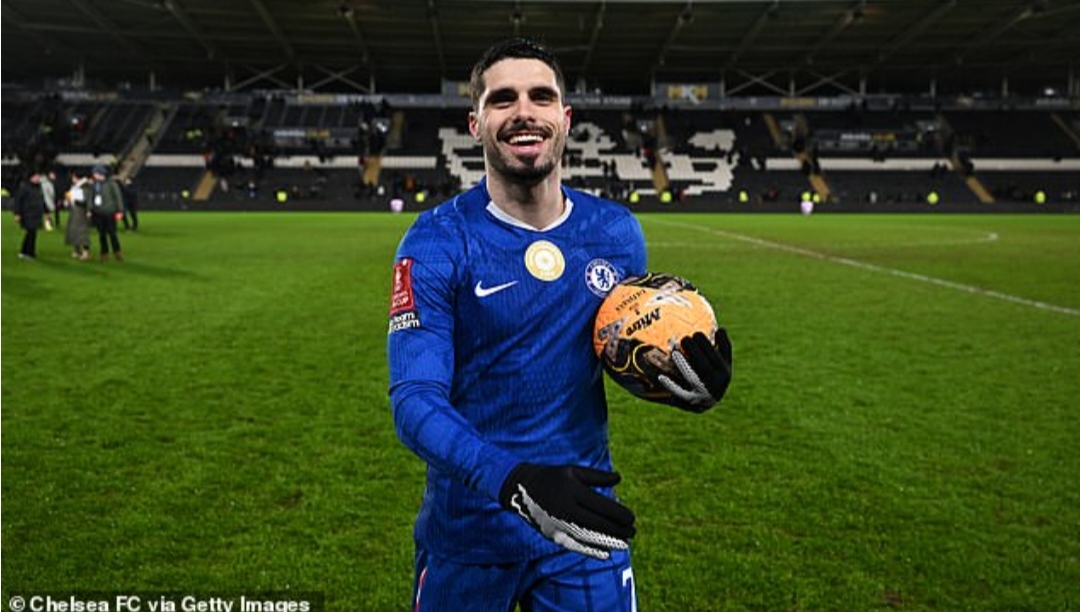 Pedro Neto jadi bintang dengan cetak hattrick.