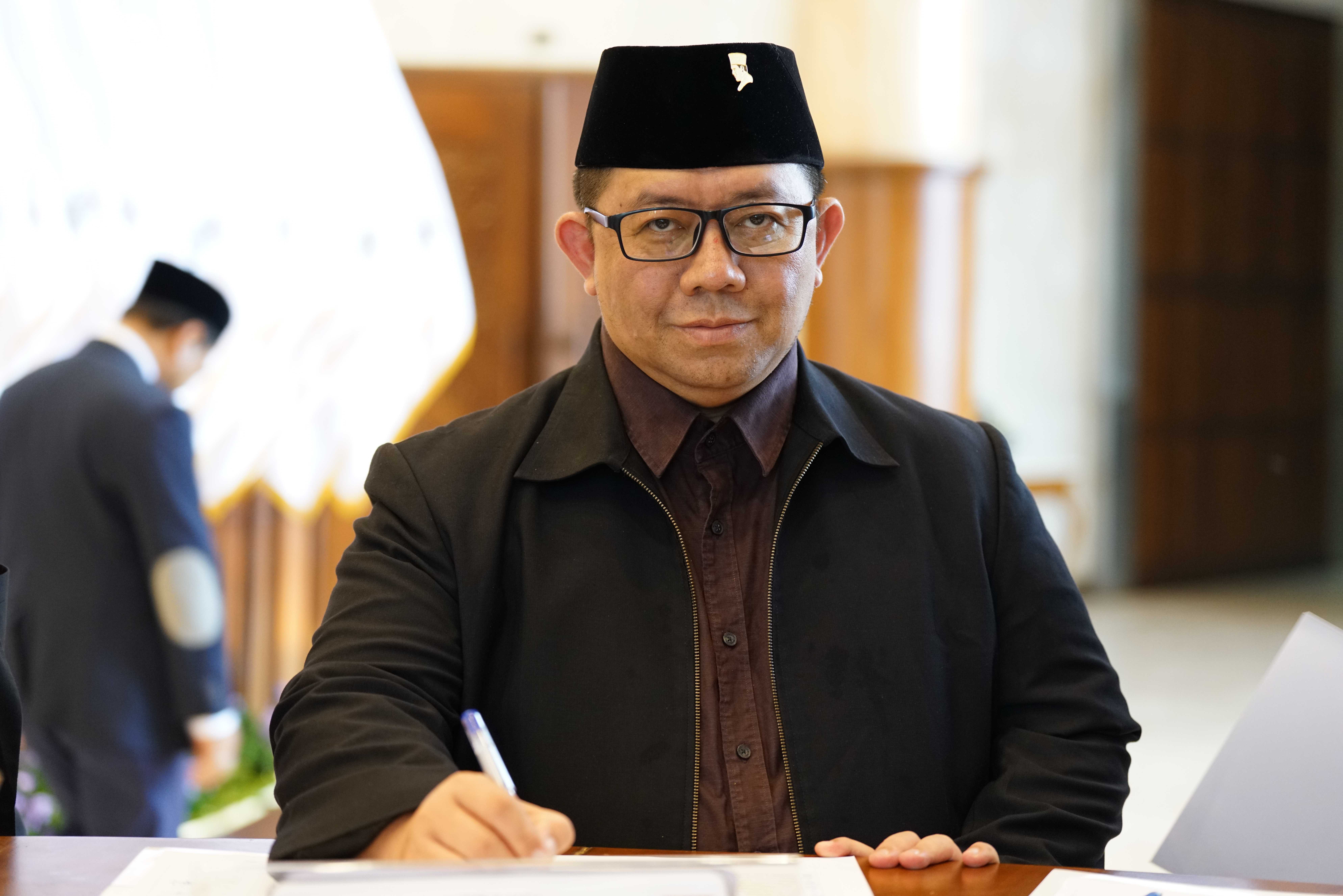DIPERSIAPKAN: Ketua Bapemperda DPRD Jatim, Yordan M Batara-Goa, akan membentuk biro khusus BUMD. (IST/RADAR SURABAYA)