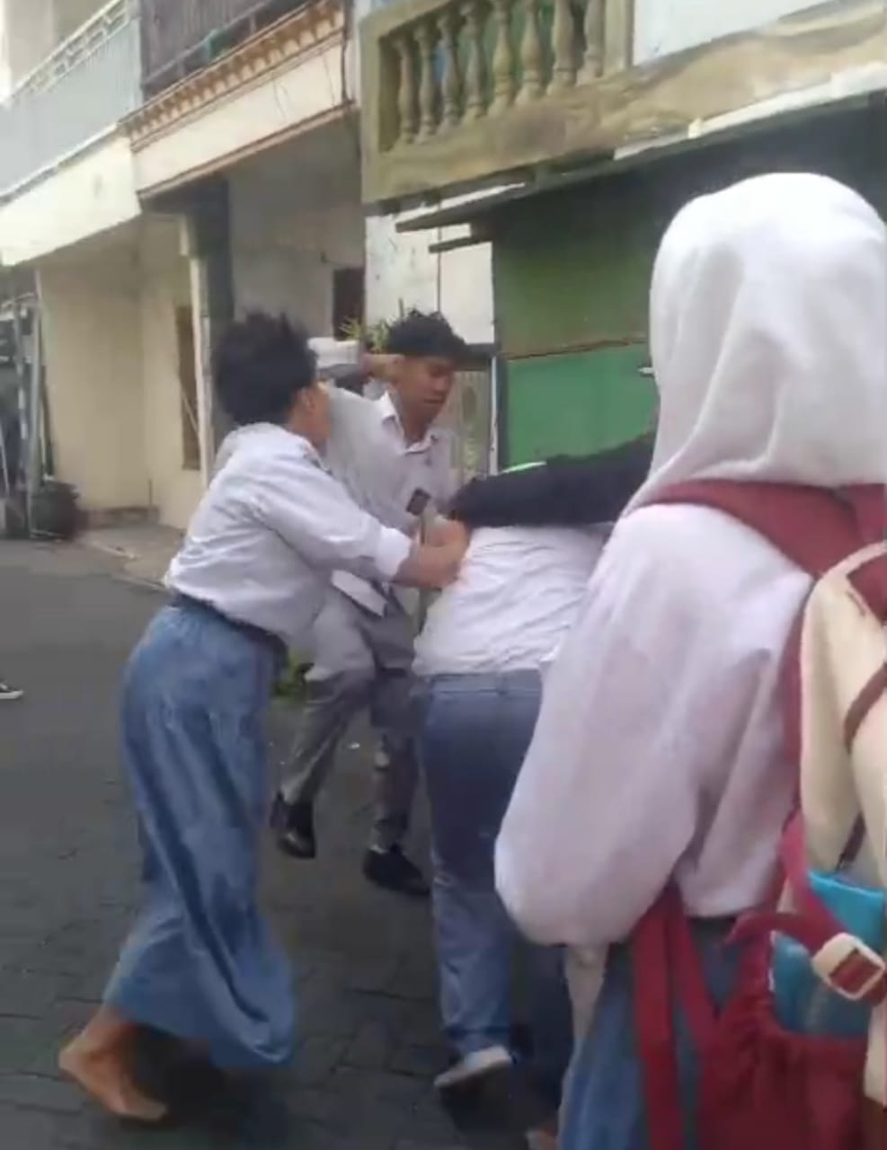 Tangkapan layar video perundungan siswa ABK di Surabaya.