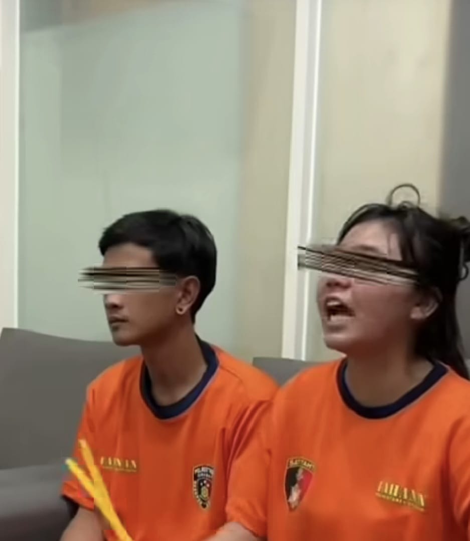 Sellyna Adika Wahyuni dan Ufa Fahrul Agusti, paman dan bibi penyiksa ponakannya saat ditahan di Mapolrestabes Surabaya.