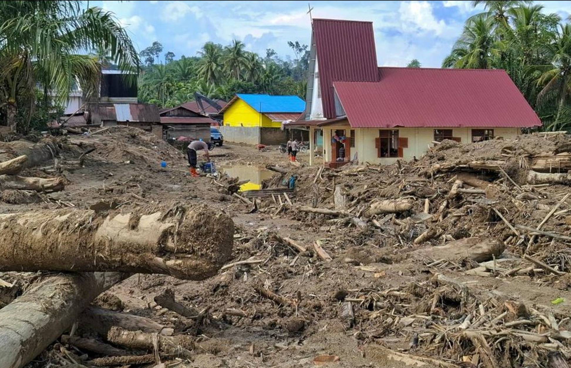 Puluhan desa di Aceh, Sumatera Utara, dan Sumatera Barat lenyap akibat bencana hidrometeorologi di penghujung 2025 tersebut.