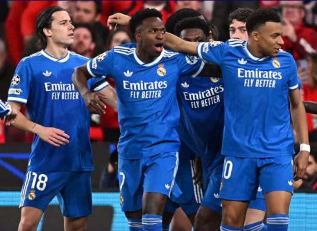 Vinicius Junior (tengah) jadi penentu kemenangan Real Madrid.