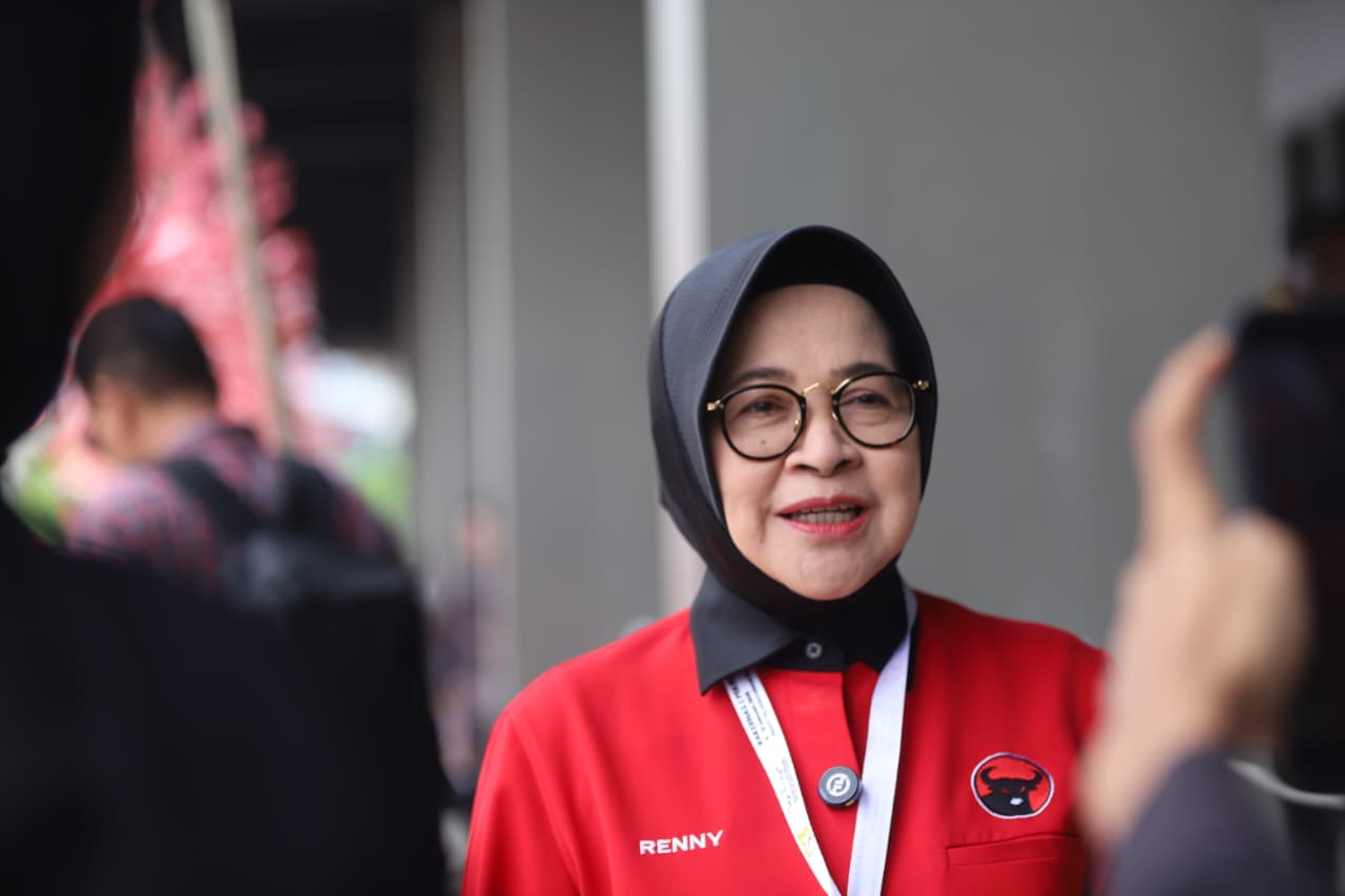 Ketua Fraksi PDIP DPRD Jatim, Wara Sundari Renny Pramana