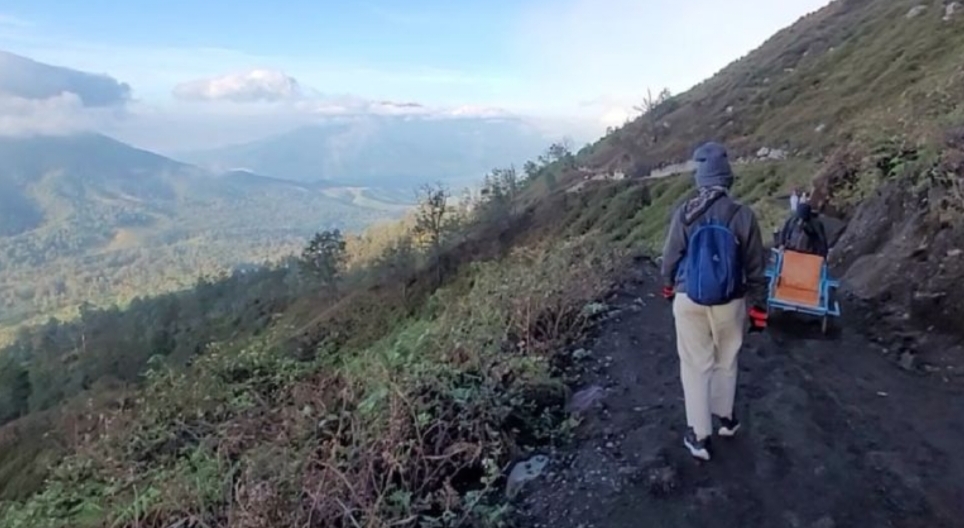 Jalur pendakian TWA Kawah Ijen.