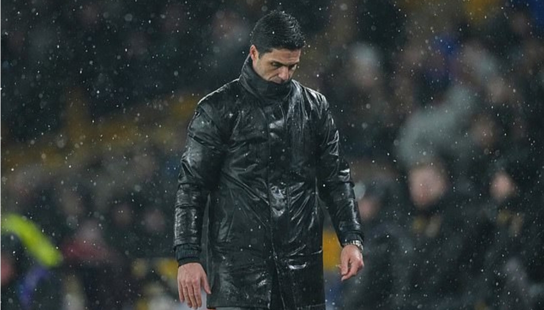 Mikel Arteta tertunduk lesu Arsenal gagal menang.