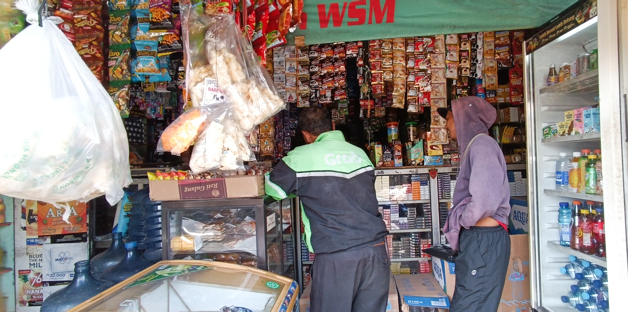 Salah satu Warung Madura di kawasan Greges Barat, Surabaya. (ANDY SATRIA/RADAR SURABAYA)