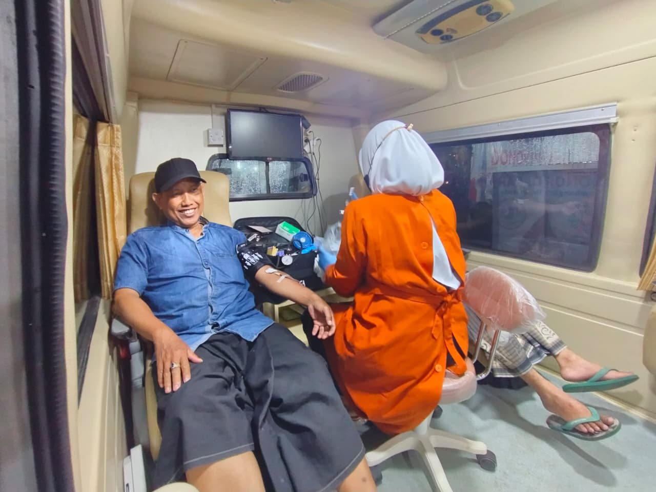 MENYEHATKAN: PMI Surabaya menggelar program Donor Darah Spesial Ramadan.