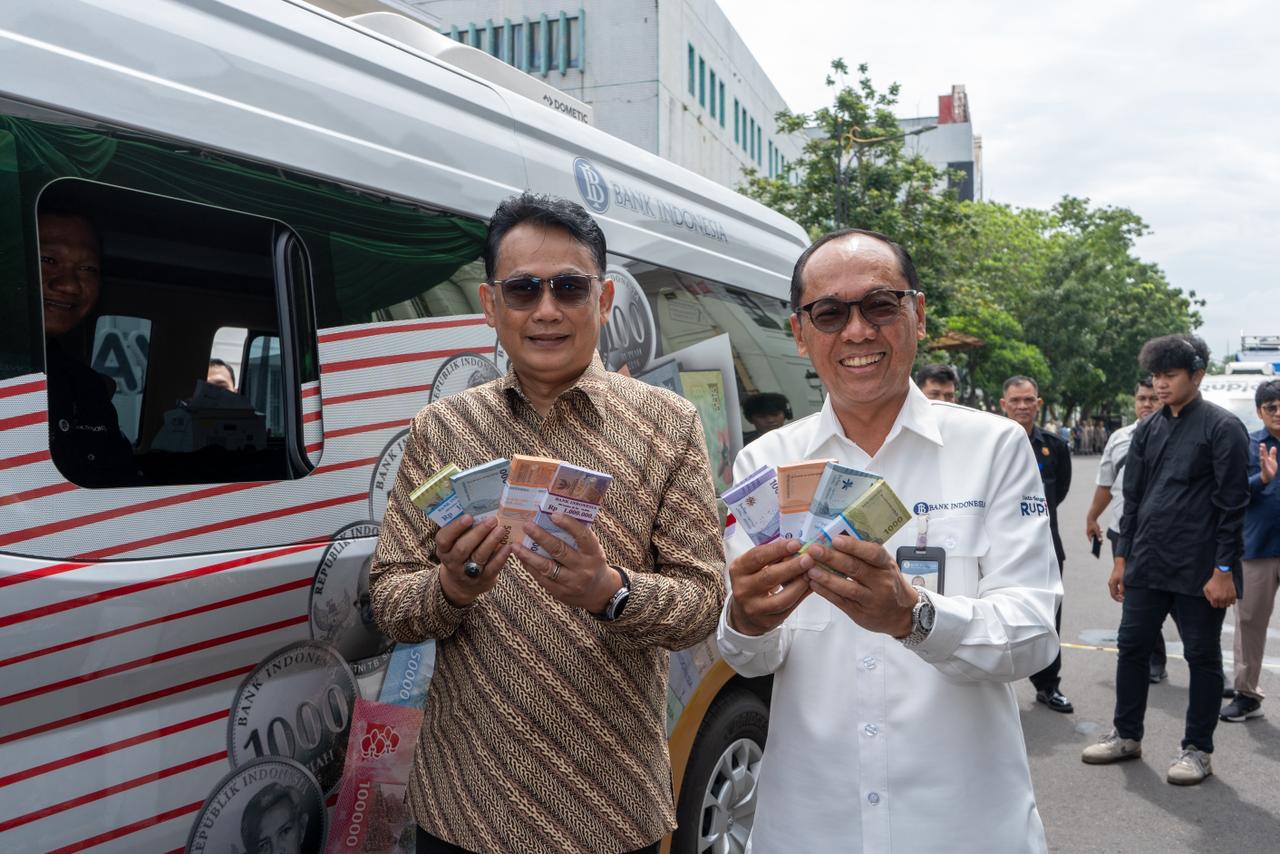 Layanan penukaran uang Bank Indonesia lewat Kas Keliling.