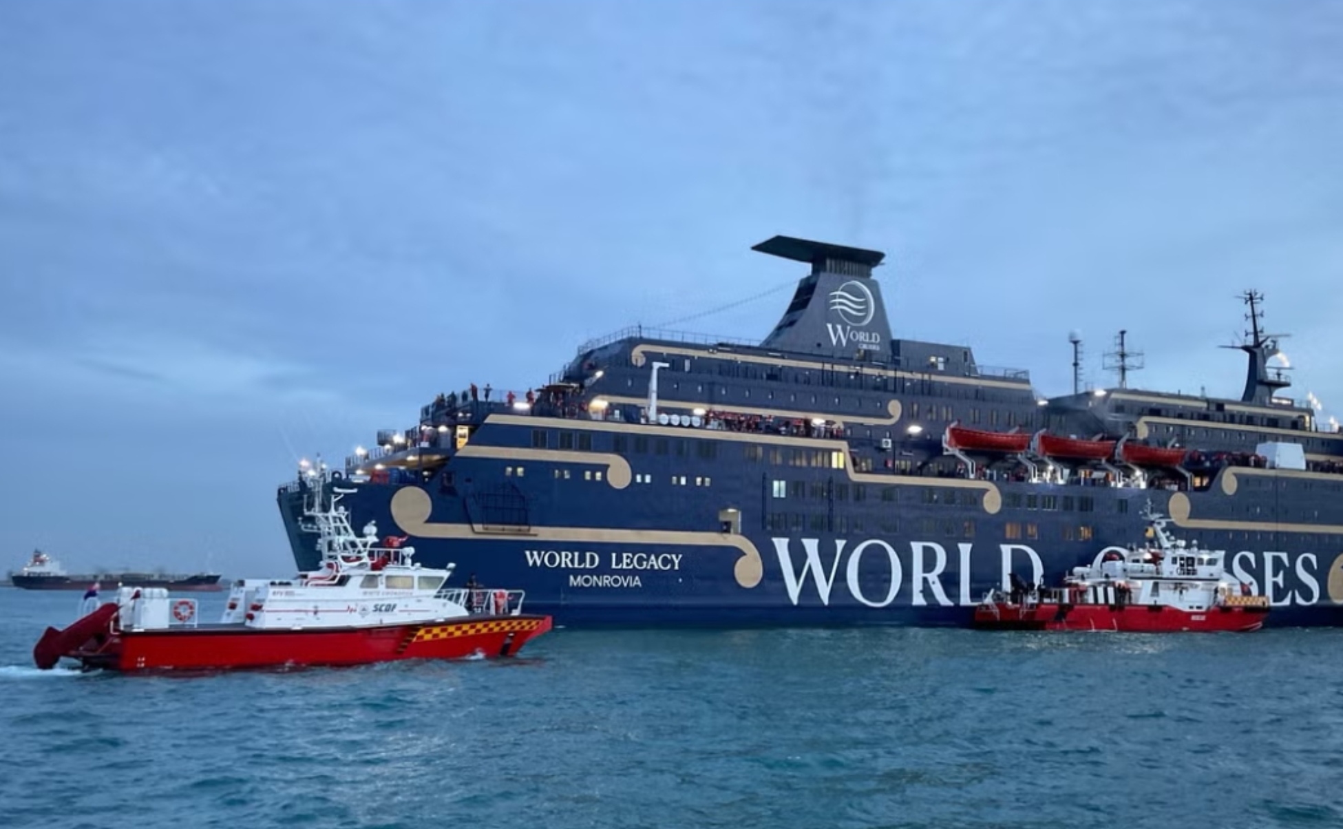 Kapal pesiar World Legacy terbakar saat berlayar menuju Singapura dan menewaskan satu ABK WNI.