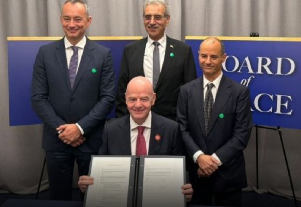 Gianni Infantino berpartisipasi di BOP dengan alasan memperbaiki sepakbola di Gaza. 