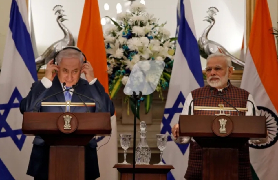 Perdana Menteri Israel, Benjamin Netanyahu, saat menghadiri upacara penandatanganan perjanjian bersama Perdana Menteri India, Narendra Modi, di Hyderabad House, New Delhi, India, 15 Januari 2018.