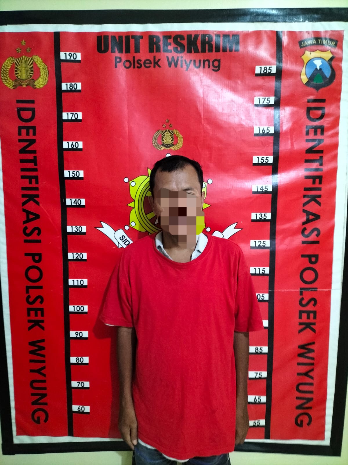 DIAMANKAN: Polsek Wiyung menangkap penadah motor hasil curanmor. Tersangka diketahui warga Dupak, Surabaya. (IST/RADAR SURABAYA)