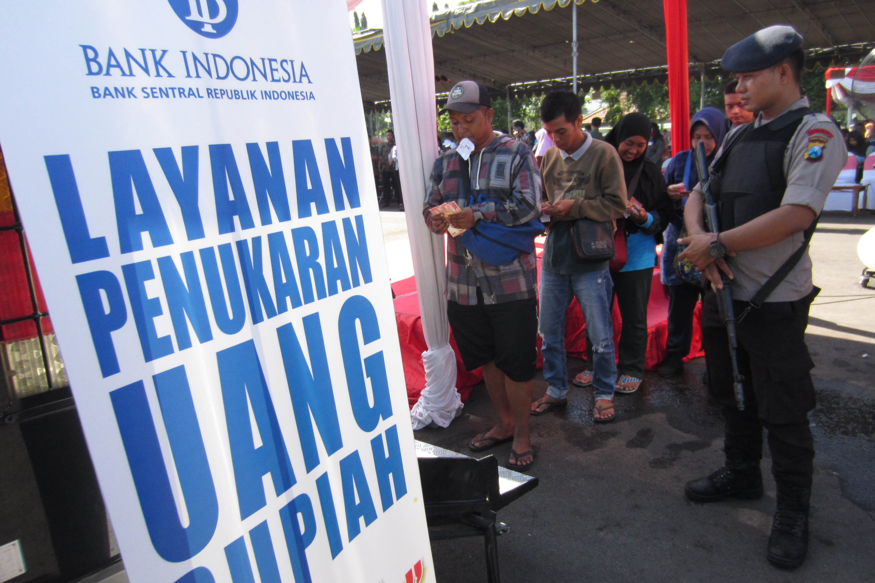 Layanan penukaran uang pecahan baru Bank Indonesia.