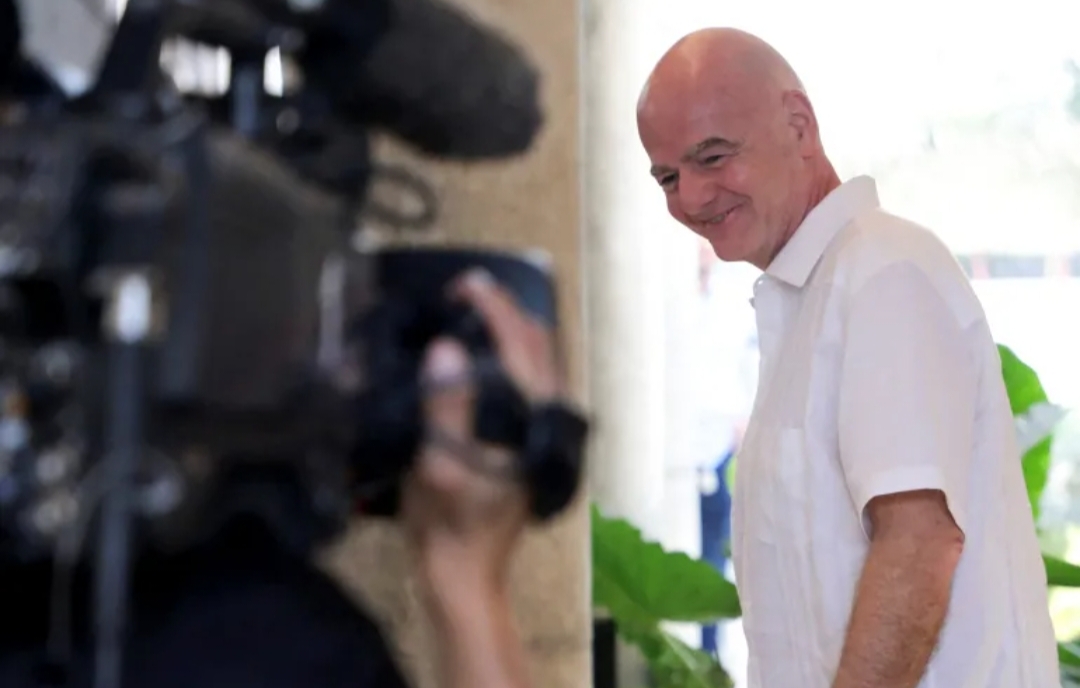 Presiden FIFA, Gianni Infantino, menghadiri peresmian hotel milik Federasi Sepak Bola Kolombia, di mana ia menyampaikan dukungannya kepada Meksiko sebagai tuan rumah Piala Dunia FIFA.