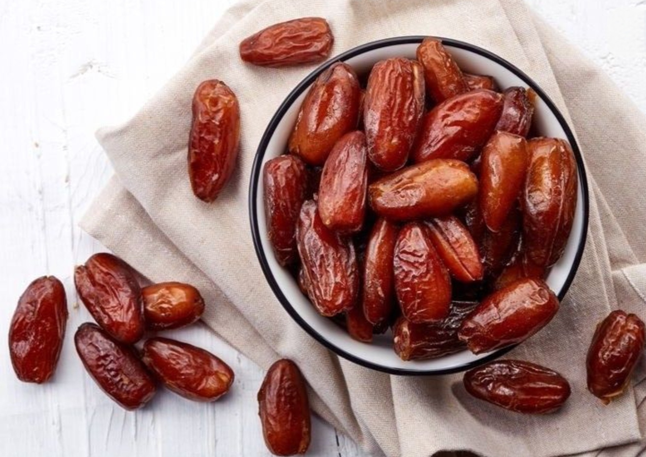Kurma adalah buah kering yang sering dikonsumsi saat bulan puasa.