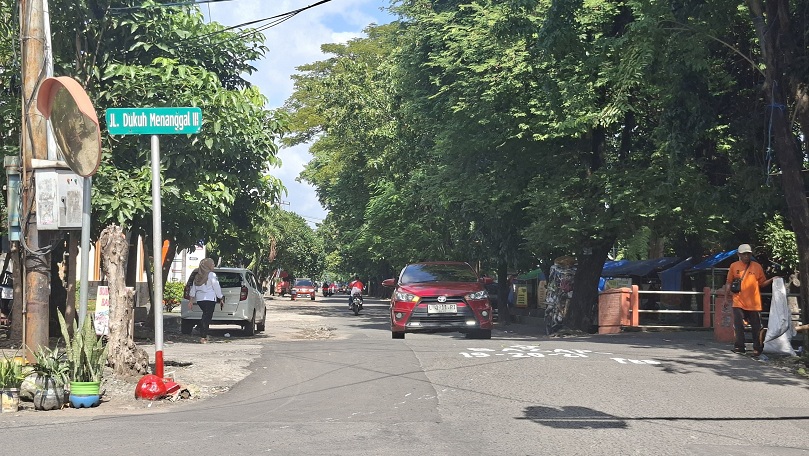 MASIH LESTARI : Jalan Dukuh Menanggal, Gayungan Surabaya terletak di kelurahan Dukuh Menanggal.