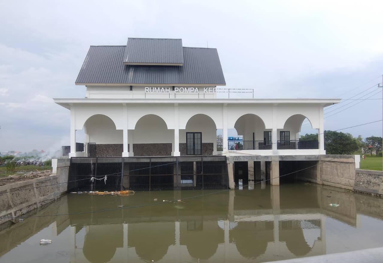  KOKOH: Rumah pompa Kedungpeluk, Kecamatan Candi, Sidoarjo rampung digarap. (DIKY SANSIRI/RADAR SIDOARJO)&nbsp;&nbsp;