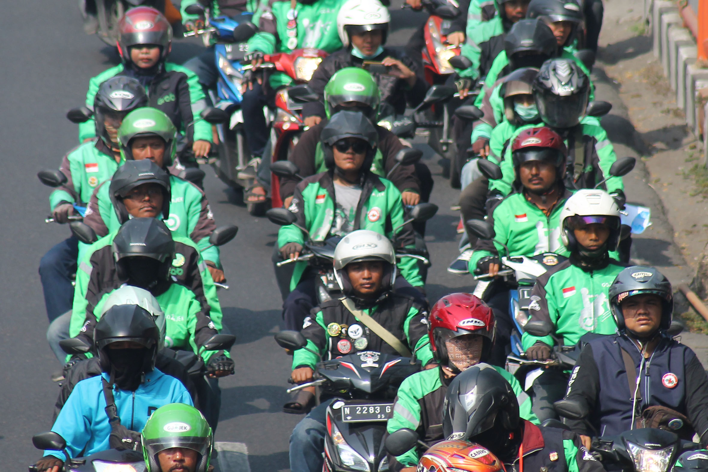 Pemerintah memberi sinyal positif soal pemberian THR bagi pengemudi ojek online dan kurir digital.