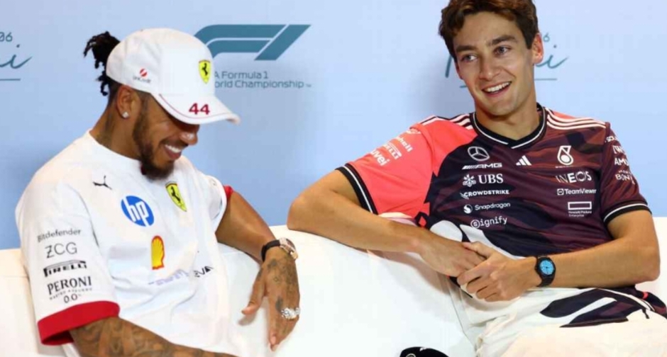 George Russell (kanan) dan Lewis Hamilton berpotensi sama-sama berada dalam persaingan perebutan gelar juara dunia pada musim 2026.