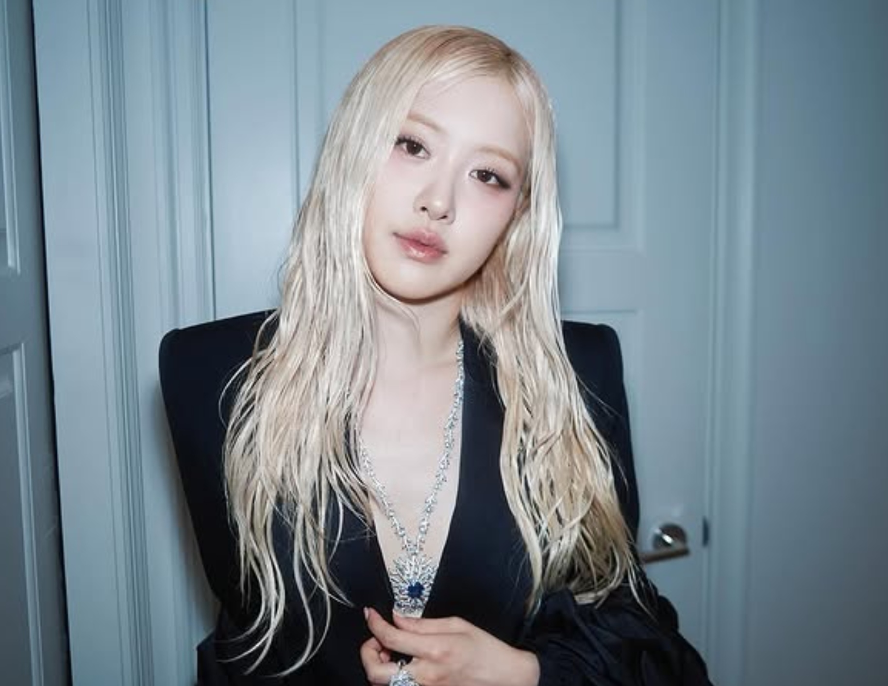 Ros&eacute; BLACKPINK menjadi artis K-Pop pertama yang membawa pulang piala BRIT Awards.