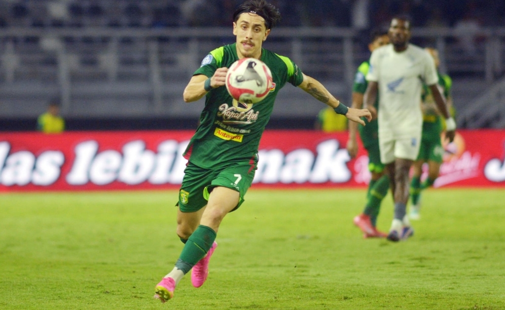 Francisco Rivera jadi andalan Persebaya lawan Persib Bandung. 