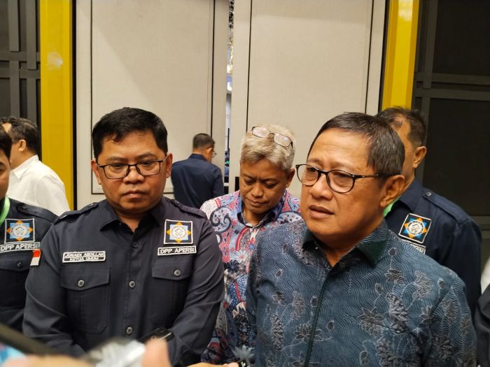 KOORDINASI: Ketua Umum DPP Apersi Junaidi Abdillah (kiri) Bersama Dirut BSN Alex Sofjan Noor di acara Musyawarah Pimpinan Paripurna (MPP) Apersi yang dihelat di Surabaya, Senin (2/3).  