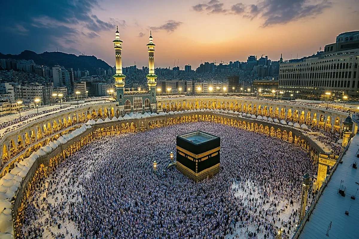  Lautan Jamaah : Ribuan umat Islam memadati pelataran Masjidil Haram di Makkah untuk melaksanakan ibadah umrah di bulan suci Ramadhan.