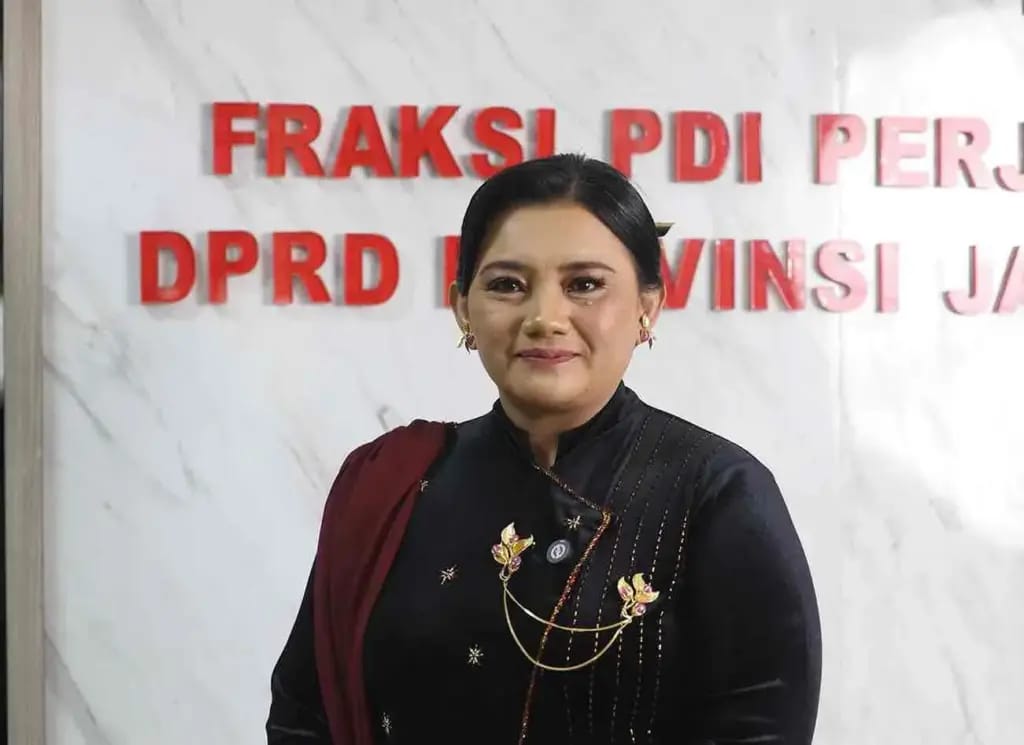 Anggota Fraksi PDIP DPRD Jatim, Diana Sasa