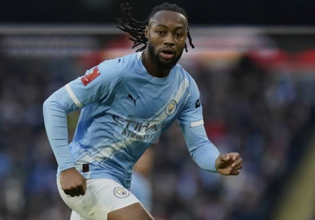 Striker Manchester City Antoine Semenyo siap jebol gawang Newcastle United. 