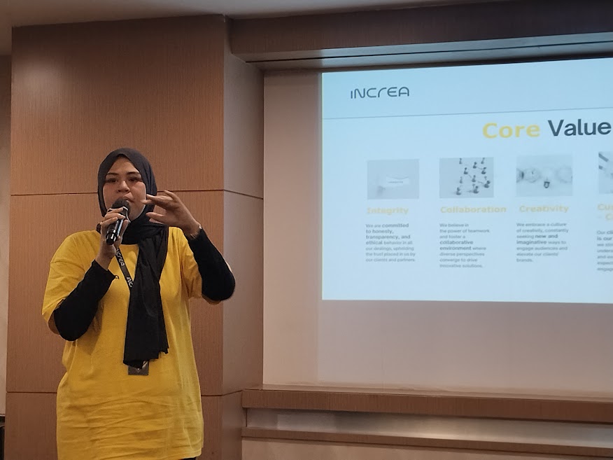 BERBAGI: Nanda Rizky Perdana menjelaskan mengenai perkembangan industry periklanan, baik local maupun nasional.