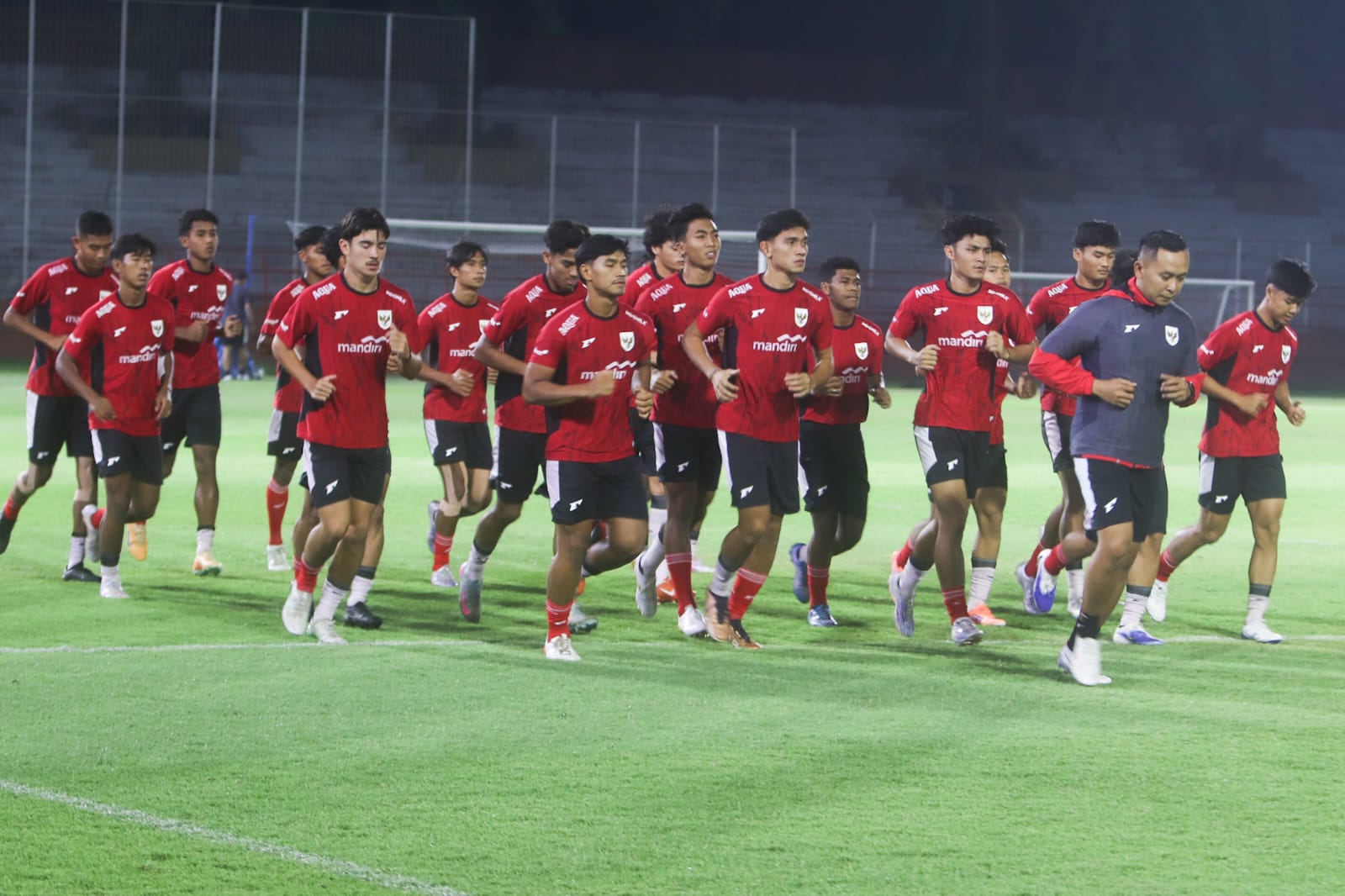 25 calon pemain Timnas U-20 sudah mulai menjalani pemusatan latihan di Stadion Gelora 10 Nopember, Surabaya, Jawa Timur.