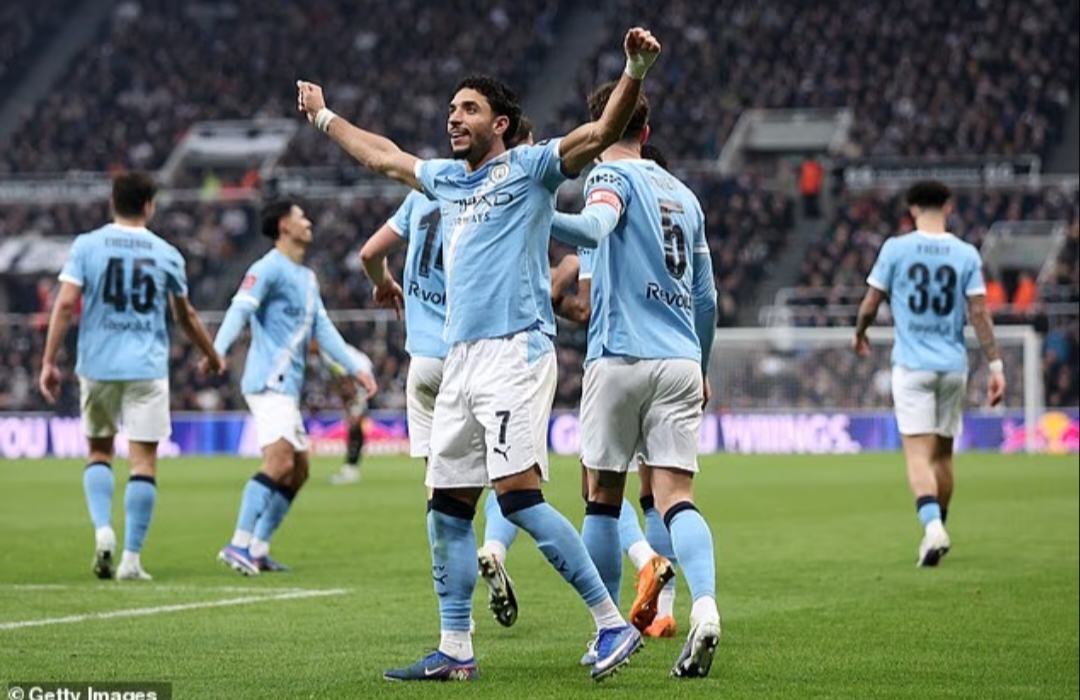 Omar Marmoush jadi bintang kemenangan Manchester City. 