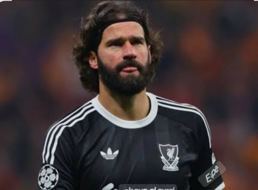 Alisson Becker tidak ikut dalam skuad Liverpool ke Istanbul. 