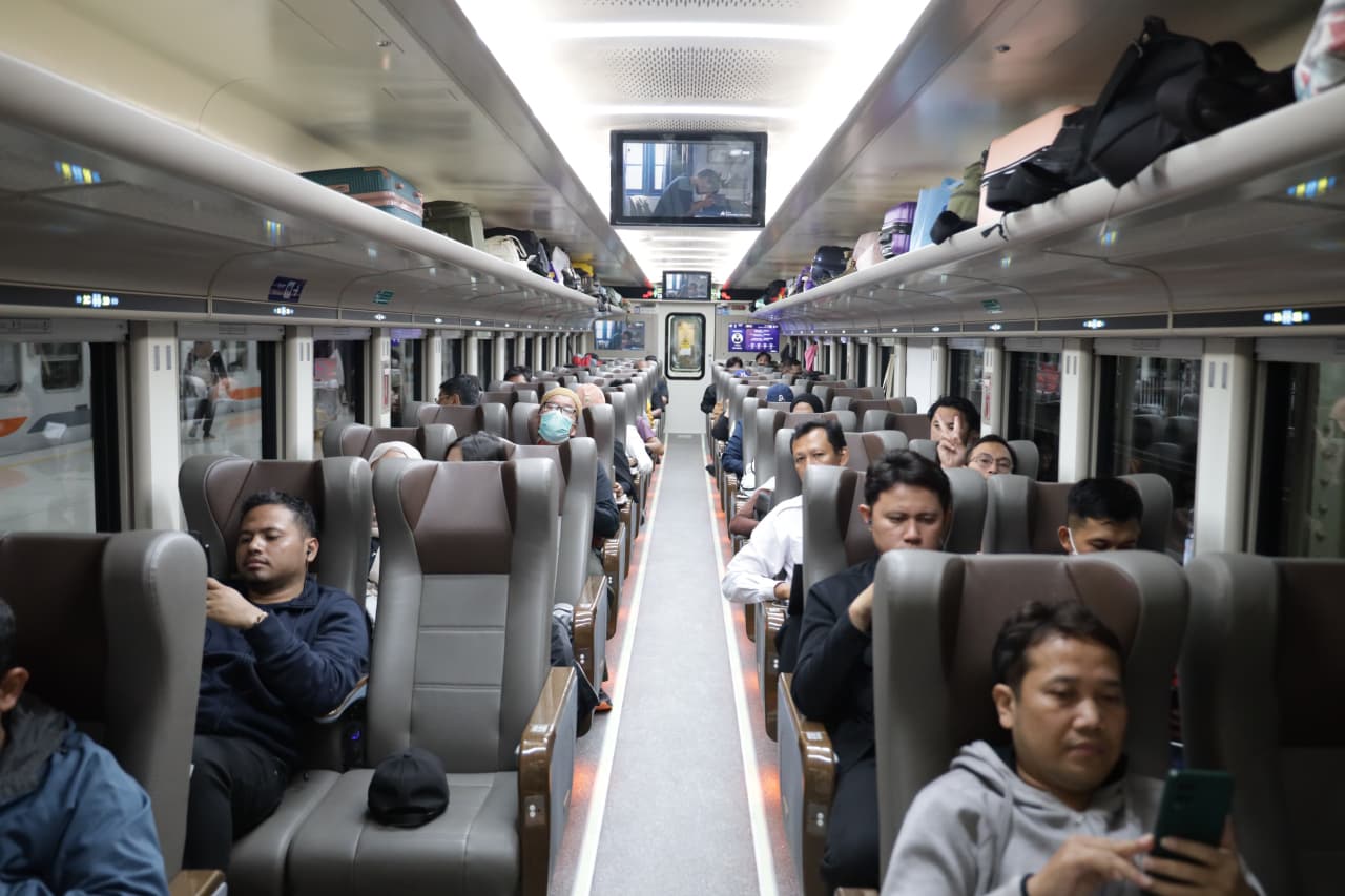 Pengguna kereta api cenderung meningkat jelang arus mudik Lebaran. (KAI)