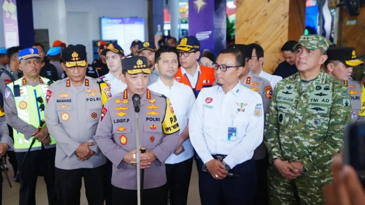 
TEGAS: Kapolri Jenderal Polisi Listyo Sigit Prabowo memastikan mengusut tuntas kasus penyiraman air keras sesuai perintah Presiden Prabowo. (IST/RADAR SURABAYA)