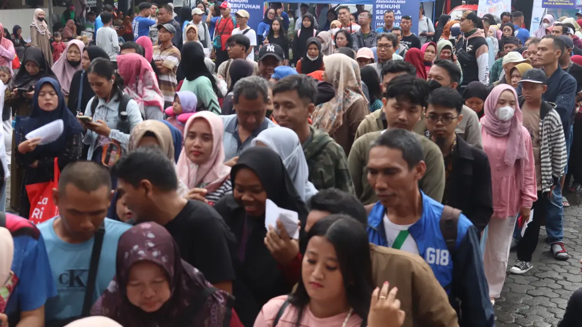 Warga antusias mengikuti program Mudik Gratis Bersama Radar Surabaya. (SURYANTO/RADAR SURABAYA)