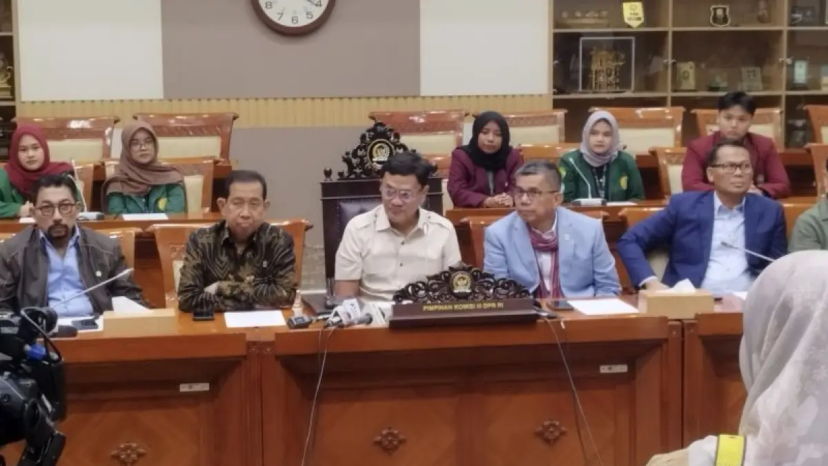 Ketua Komisi III DPR RI Habiburokhman saat konferensi pers di kompleks parlemen, Jakarta, Senin (16/3/2026). (ANTARA/Bagus Ahmad Rizaldi)