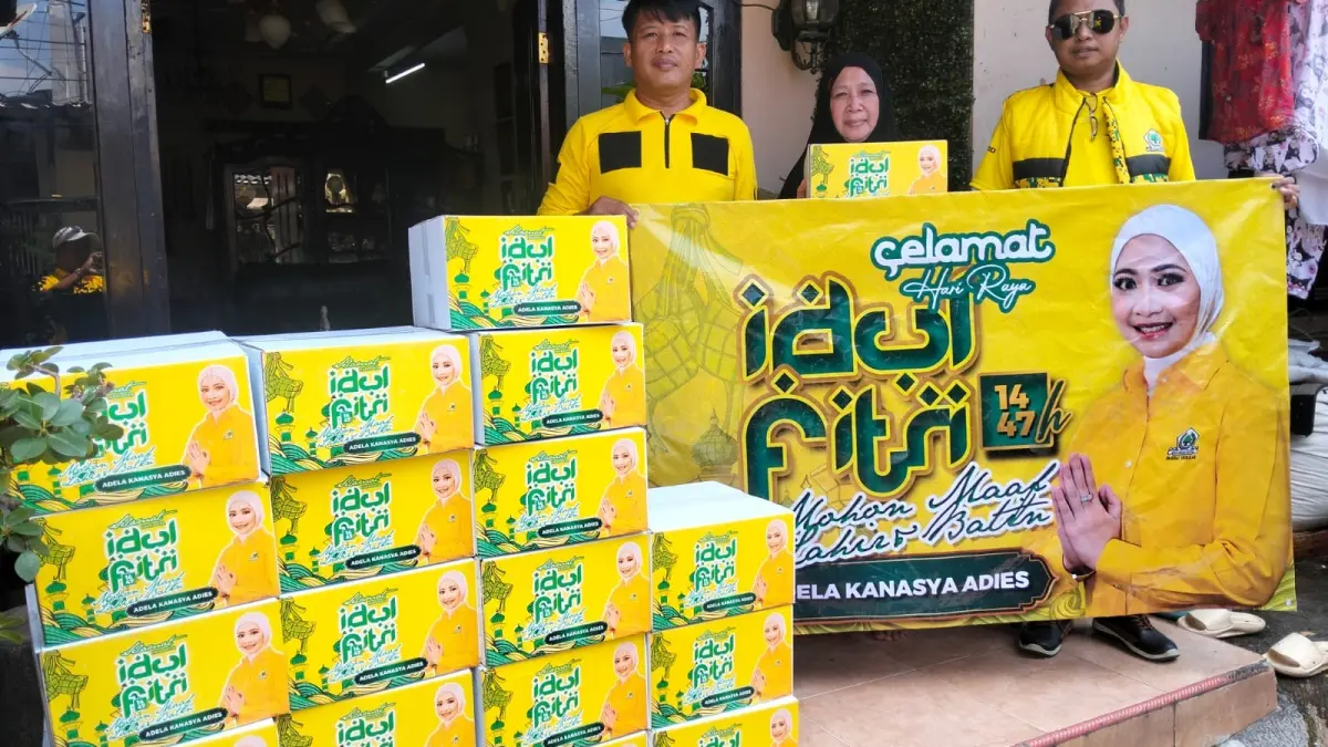 PEDULI: Tradisi berbagi yang selama ini dijalankan keluarga Adies Kadir setiap bulan Ramadan terus berlanjut. 