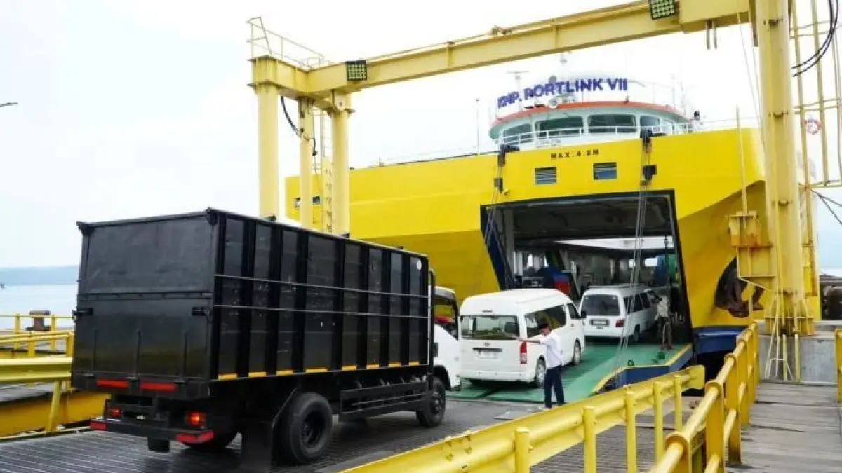 SIAP: ASDP kembali mengoperasikan KMP Portlink VII untuk membantu mengurai kepadatan kendaraan di lintas penyeberangan Ketapang-Gilimanuk. (ANTARA)