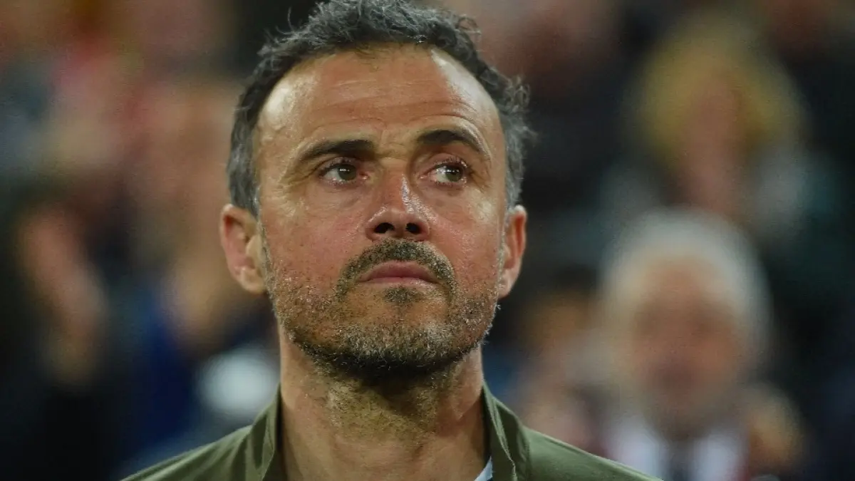 Pelatih Paris Saint-Germain, Luis Enrique. 
