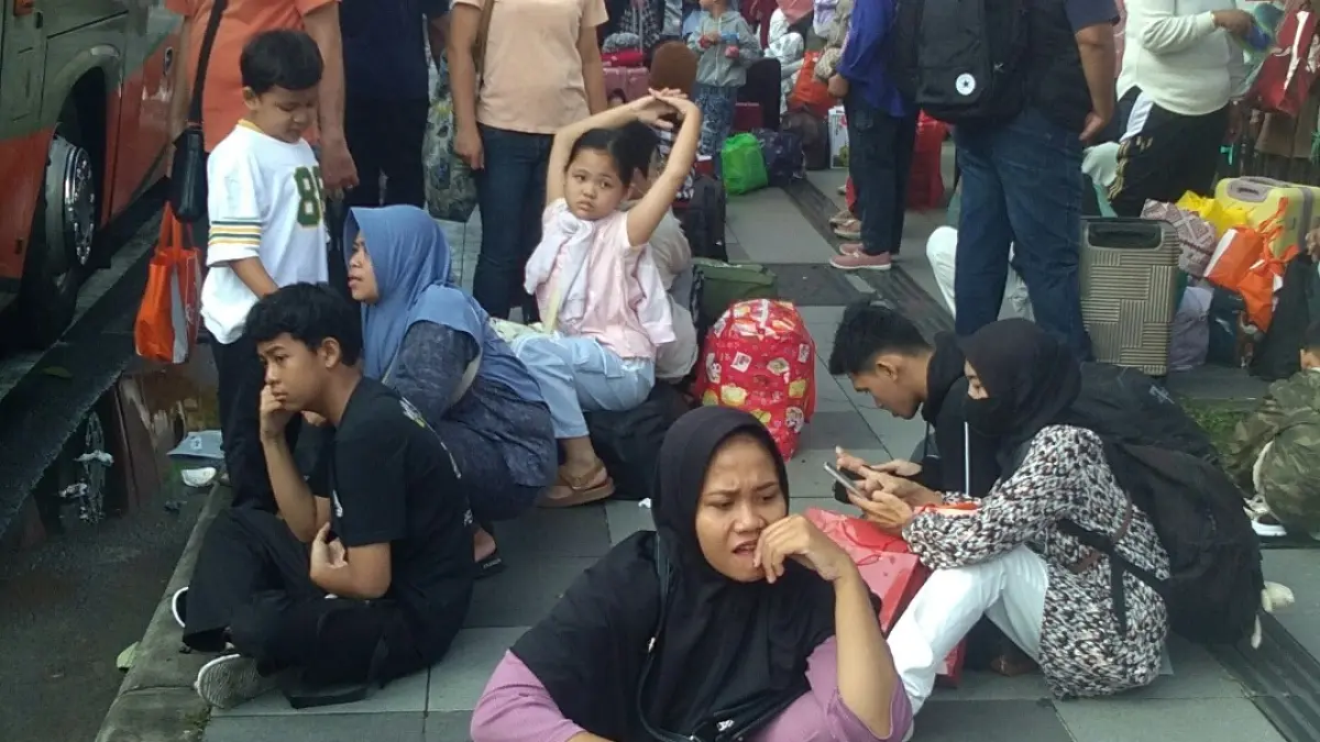 Peserta antusias mengikuti program Mudik Gratis Bareng Radar Surabaya 2026. (Hurek/Radar Surabaya)
