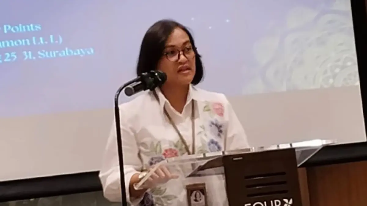 SAMBUTAN: Regional Business Partner Head Bank Mandiri Region VIII Jawa 3, Theresia Pratiwi Hestari saat menyampaikan kinerja perbankan terkait di awal Ramadan. (ETI)